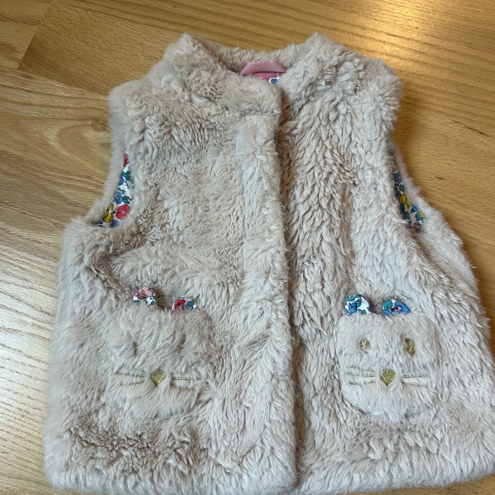 Mini Boden faux fur vest 3-4